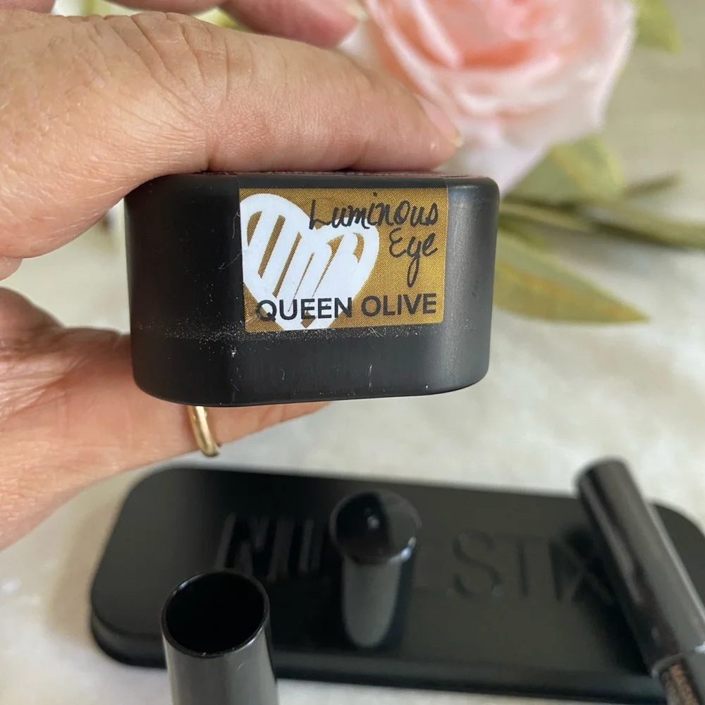 Nudestix QUEEN Olive Eye Color Pencil WITH SHARPENER